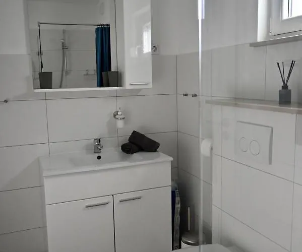 First Row * كومارنا