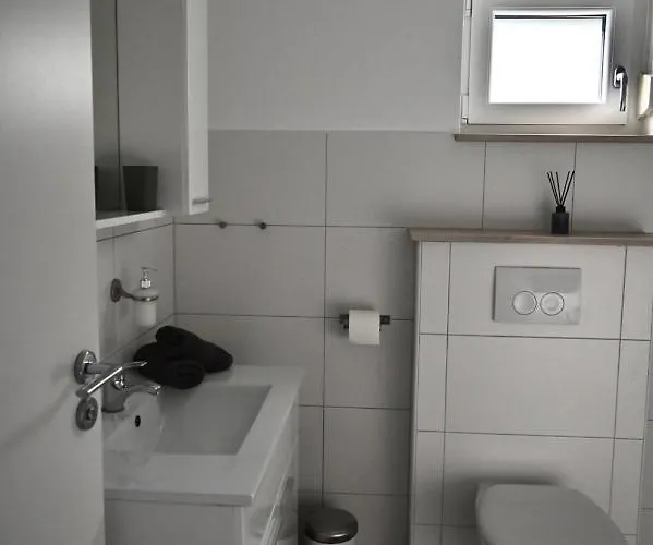 First Row * كومارنا