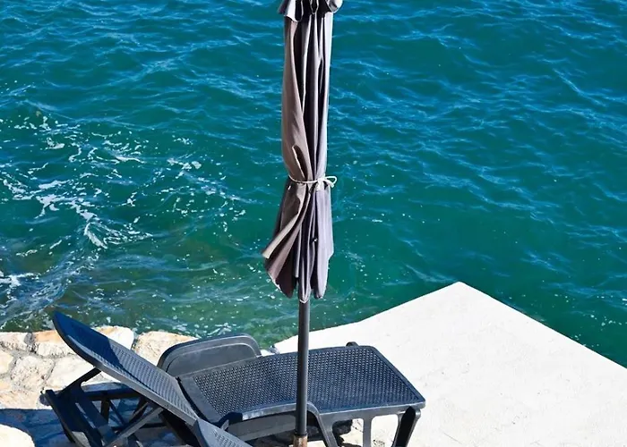 شقة First Row كومارنا