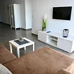 First Row קומרנה