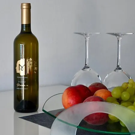 아파트 First Row 코마르나