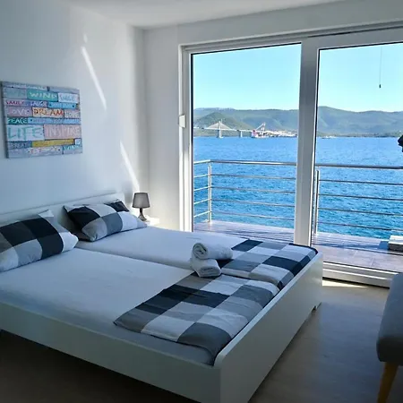 Apartment First Row Komarna