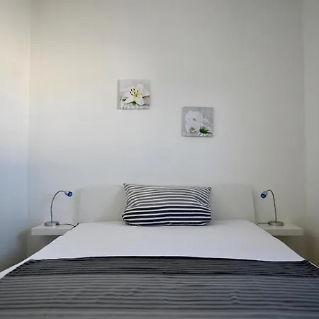 First Row 아파트 *