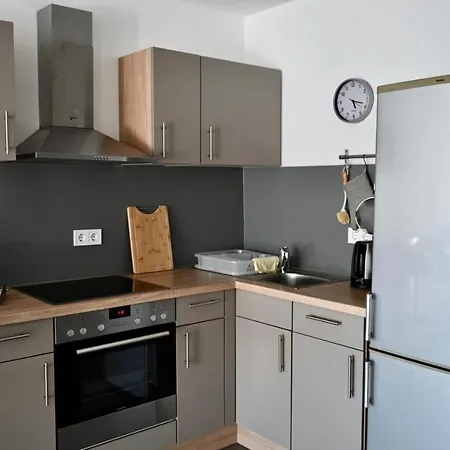 First Row Apartman *