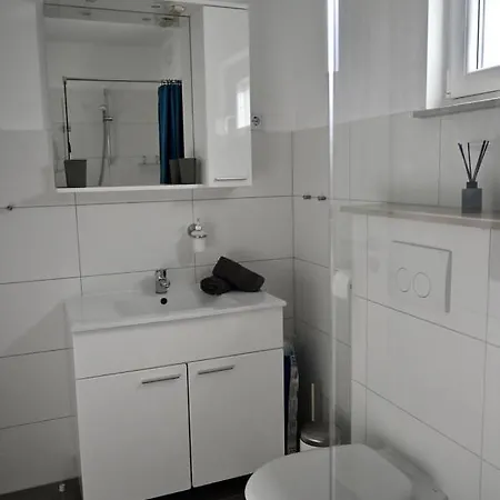 First Row * 코마르나