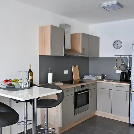 First Row Apartman Komarna