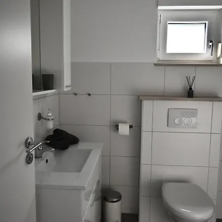 First Row * 코마르나