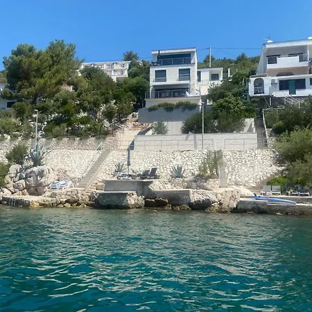 First Row Apartman Komarna
