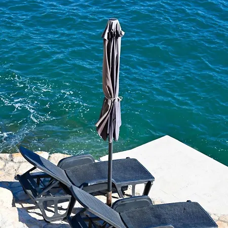 아파트 First Row 코마르나