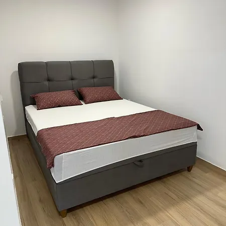 First Row Lejlighed Komarna