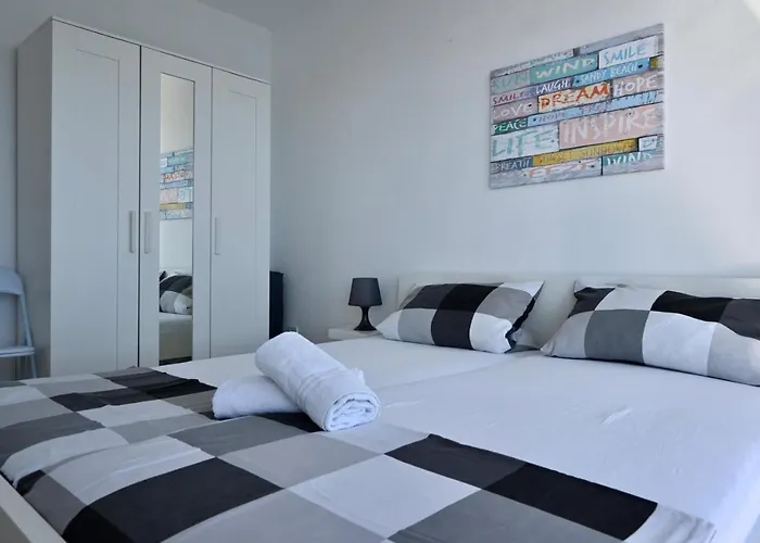 Lejlighed First Row Komarna