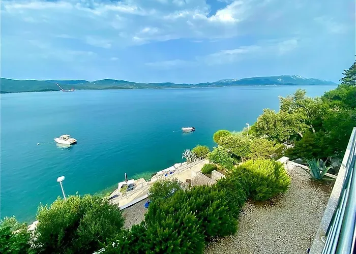 First Row Lägenhet Komarna